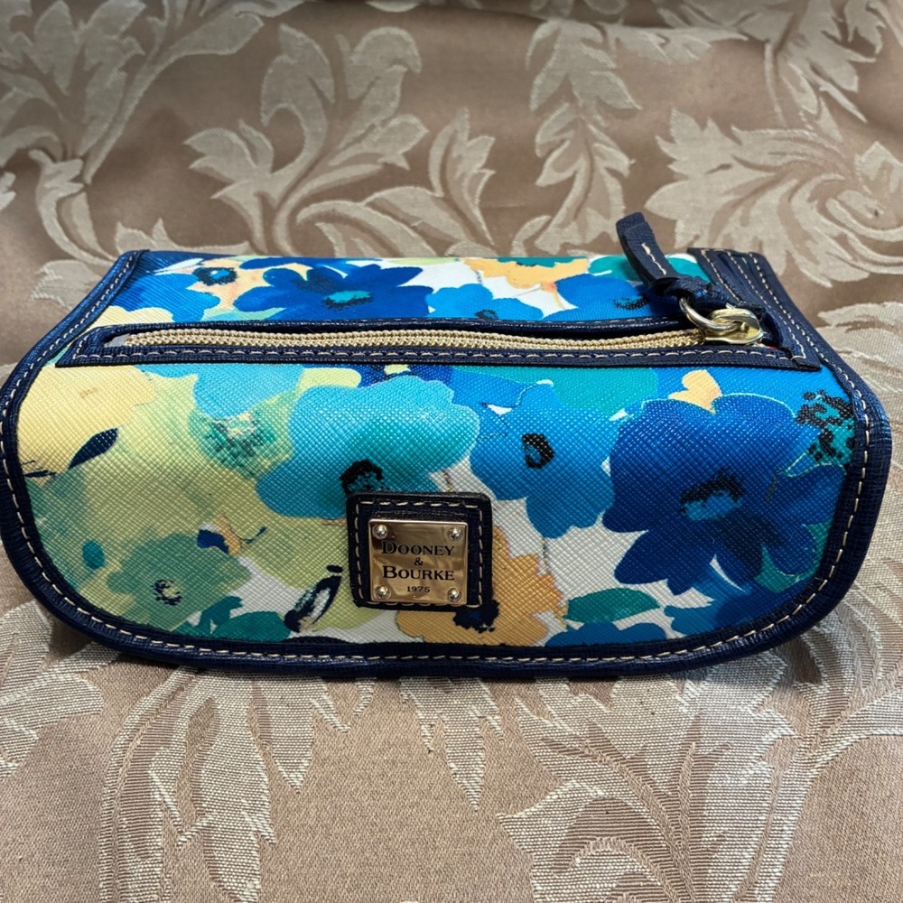 Dooney & Bourke  Somerset Watercolor Continental Clutch Wallet Flap Snap - Picture 2 of 9